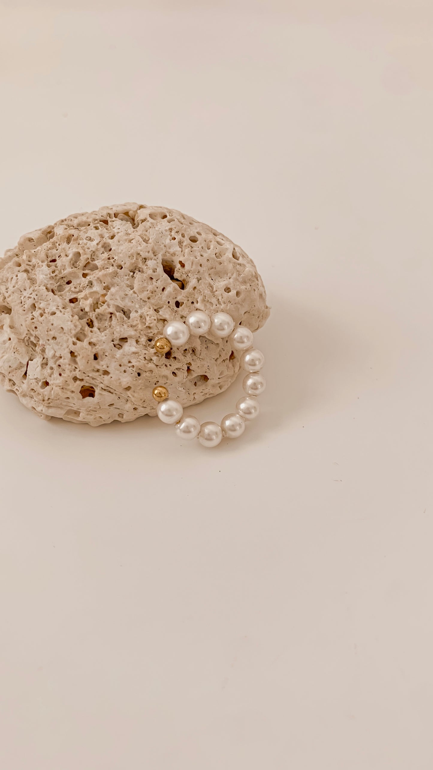 Perlita Earcuff