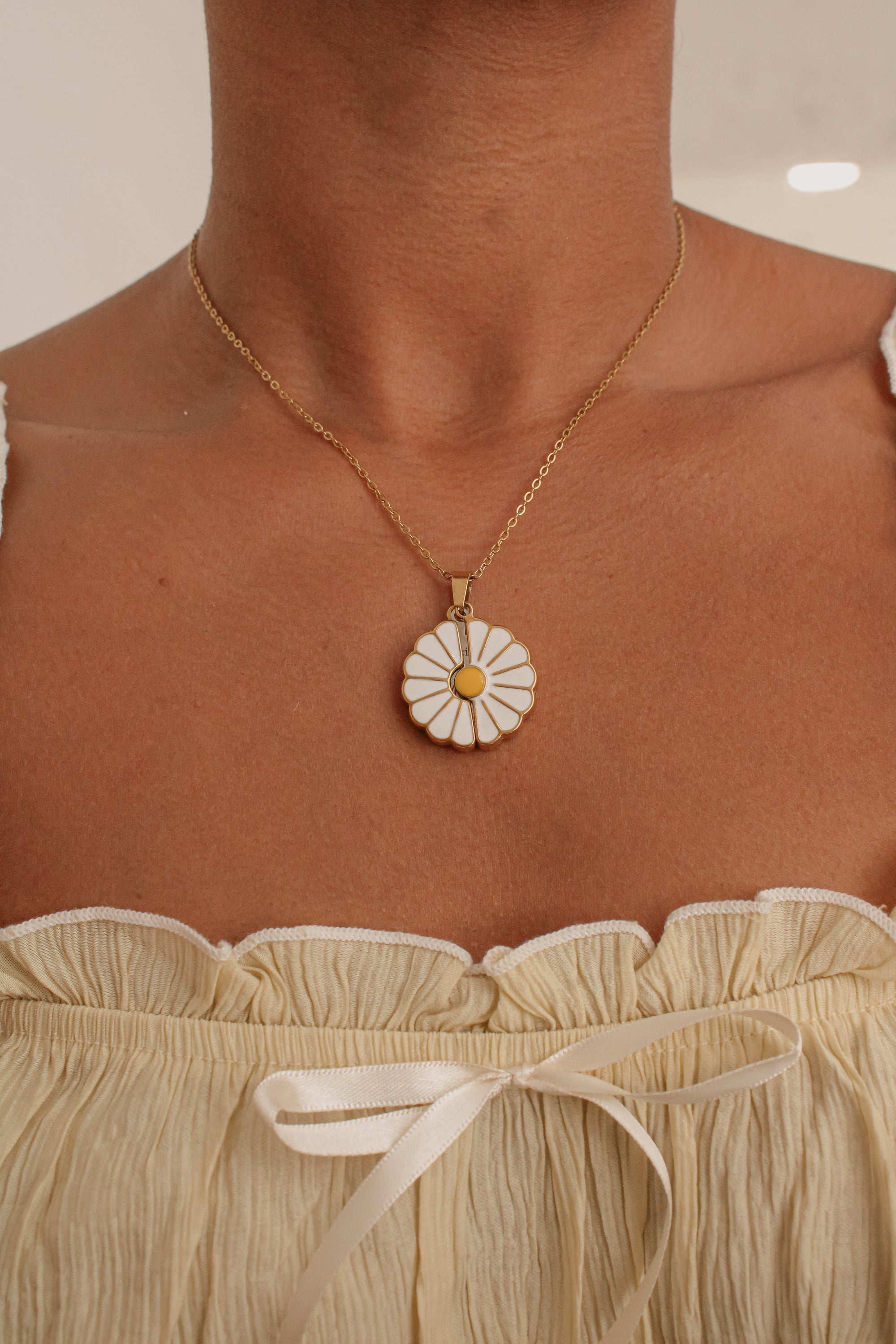 Flower Chain Engraved
