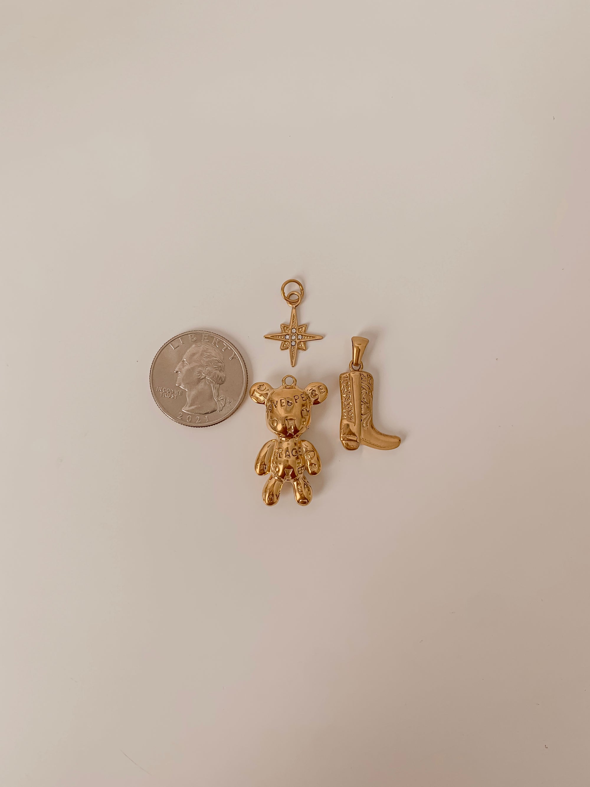 Teddy, Botas Charms