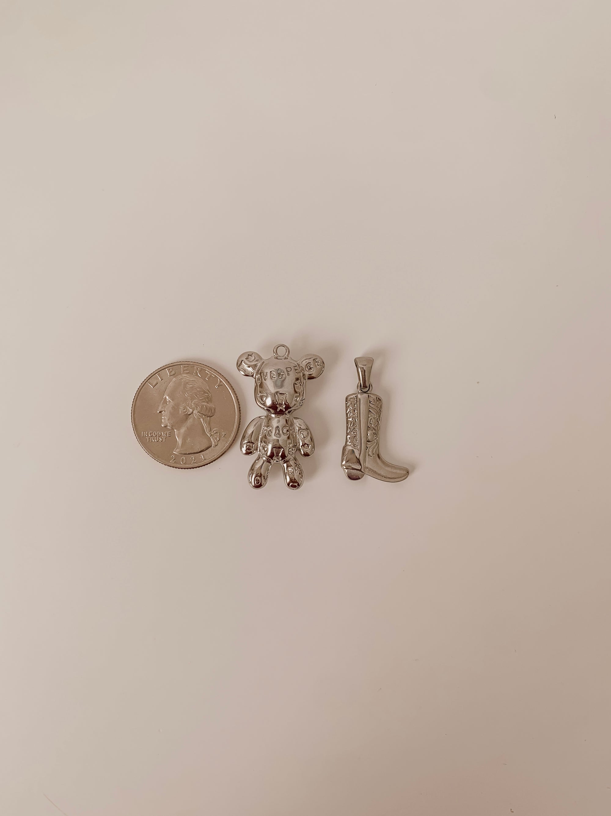 Teddy, Botas Charms