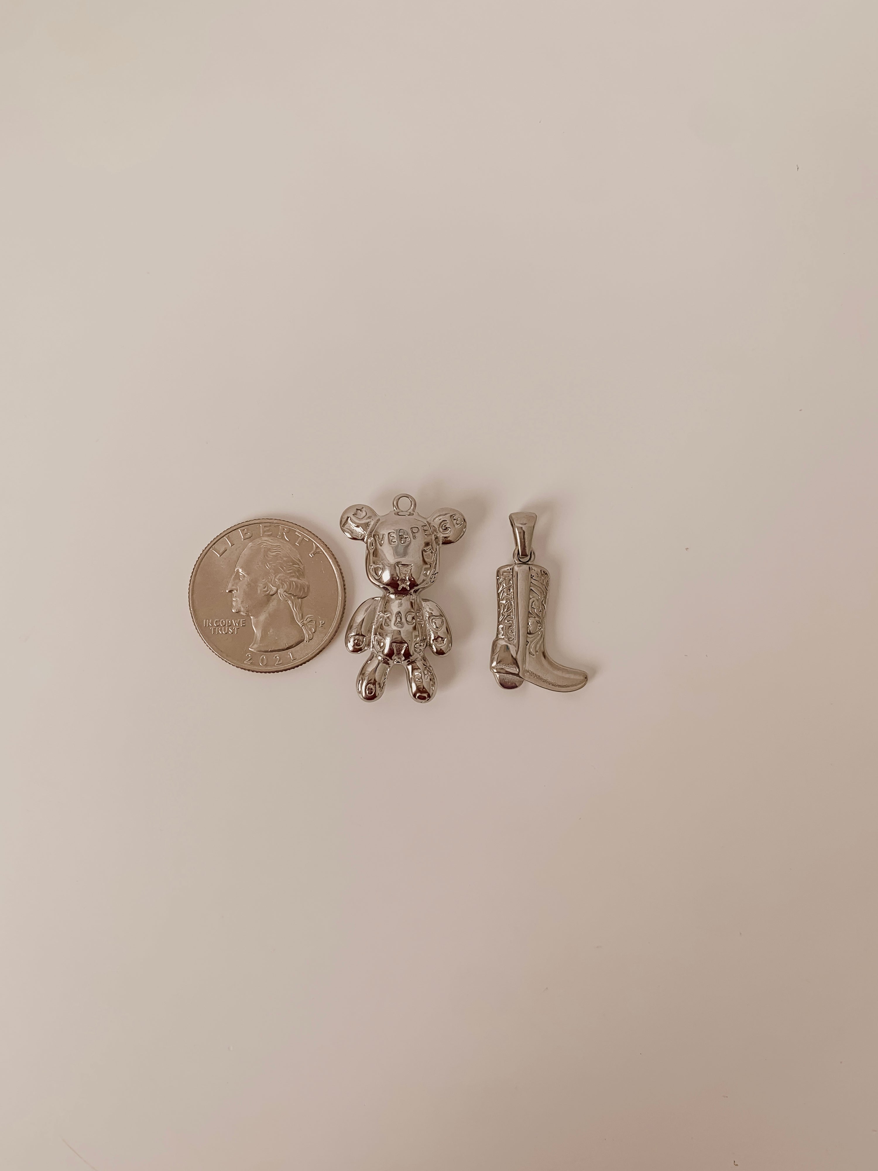 Teddy, Botas Charms