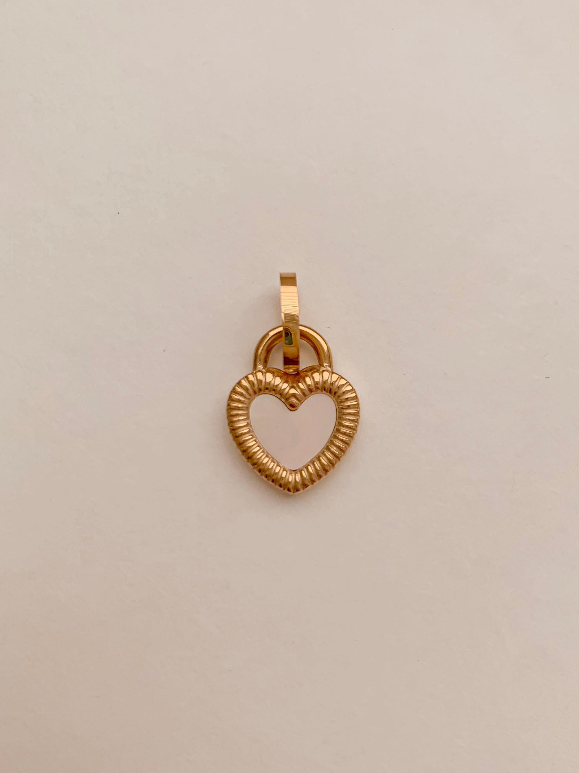 Corazon Blando + Negro Charm