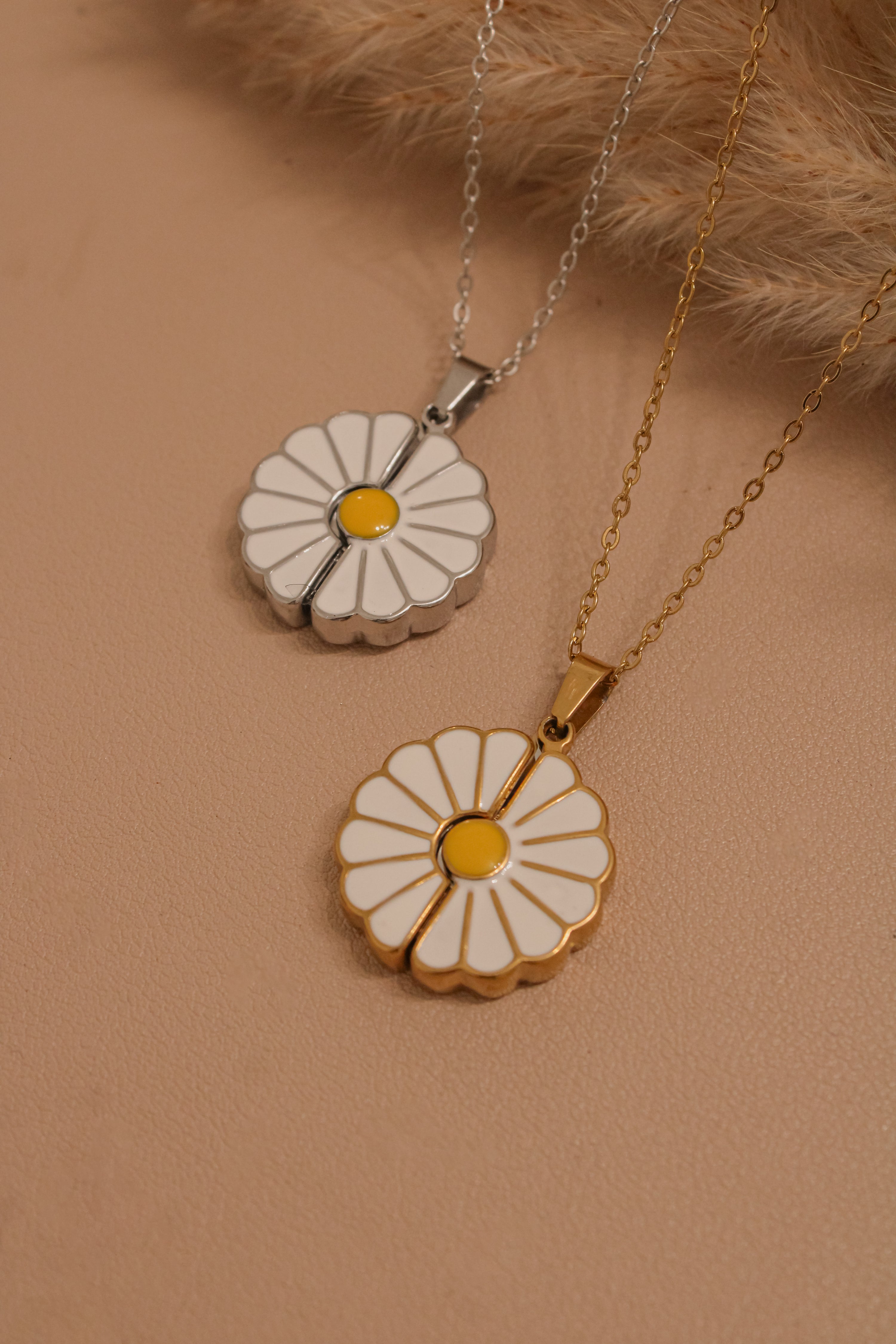 Flower Chain Engraved