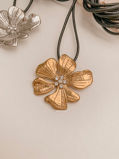 Rosy Choker