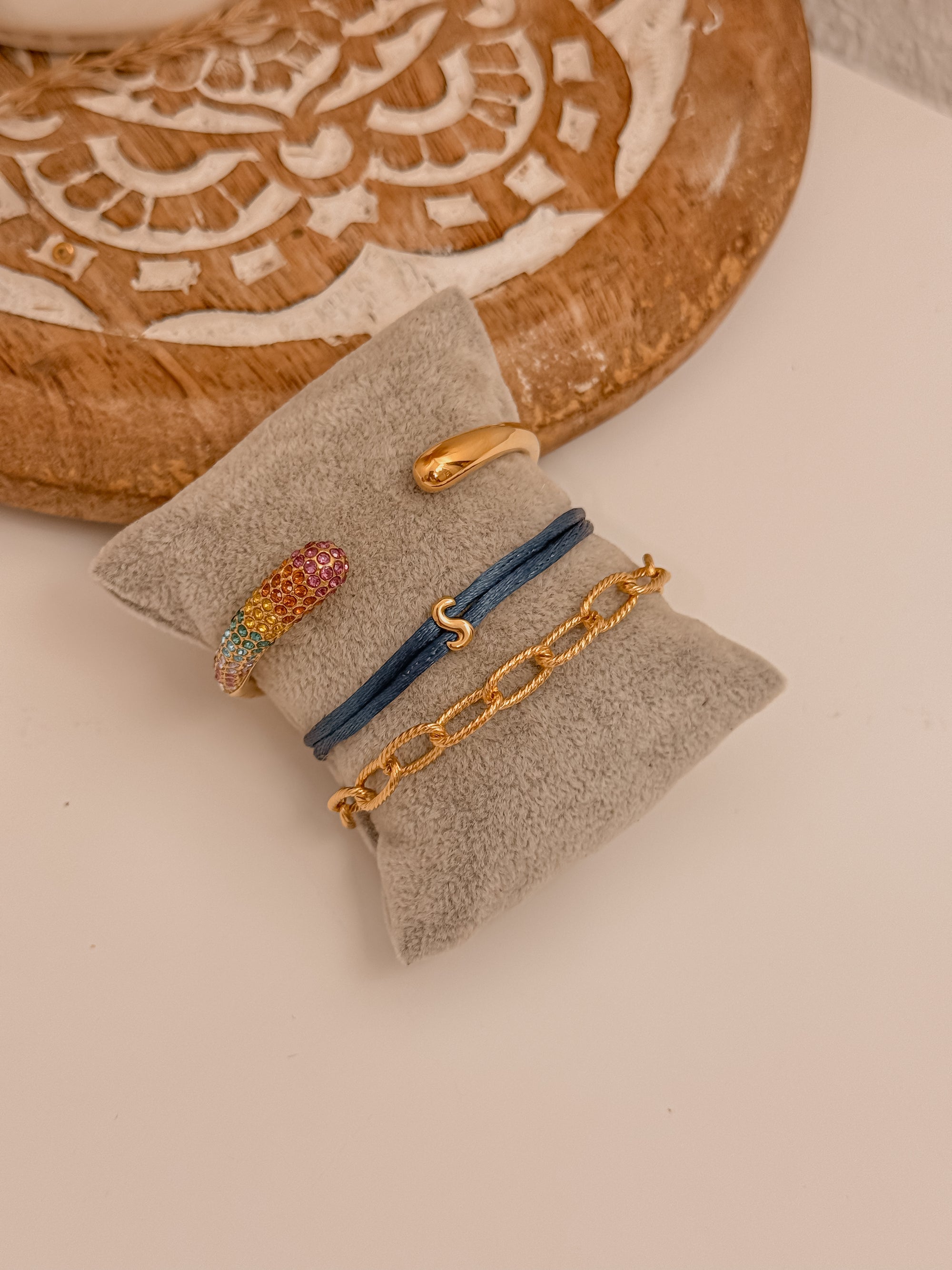 Pulsera de hilo con Inicial