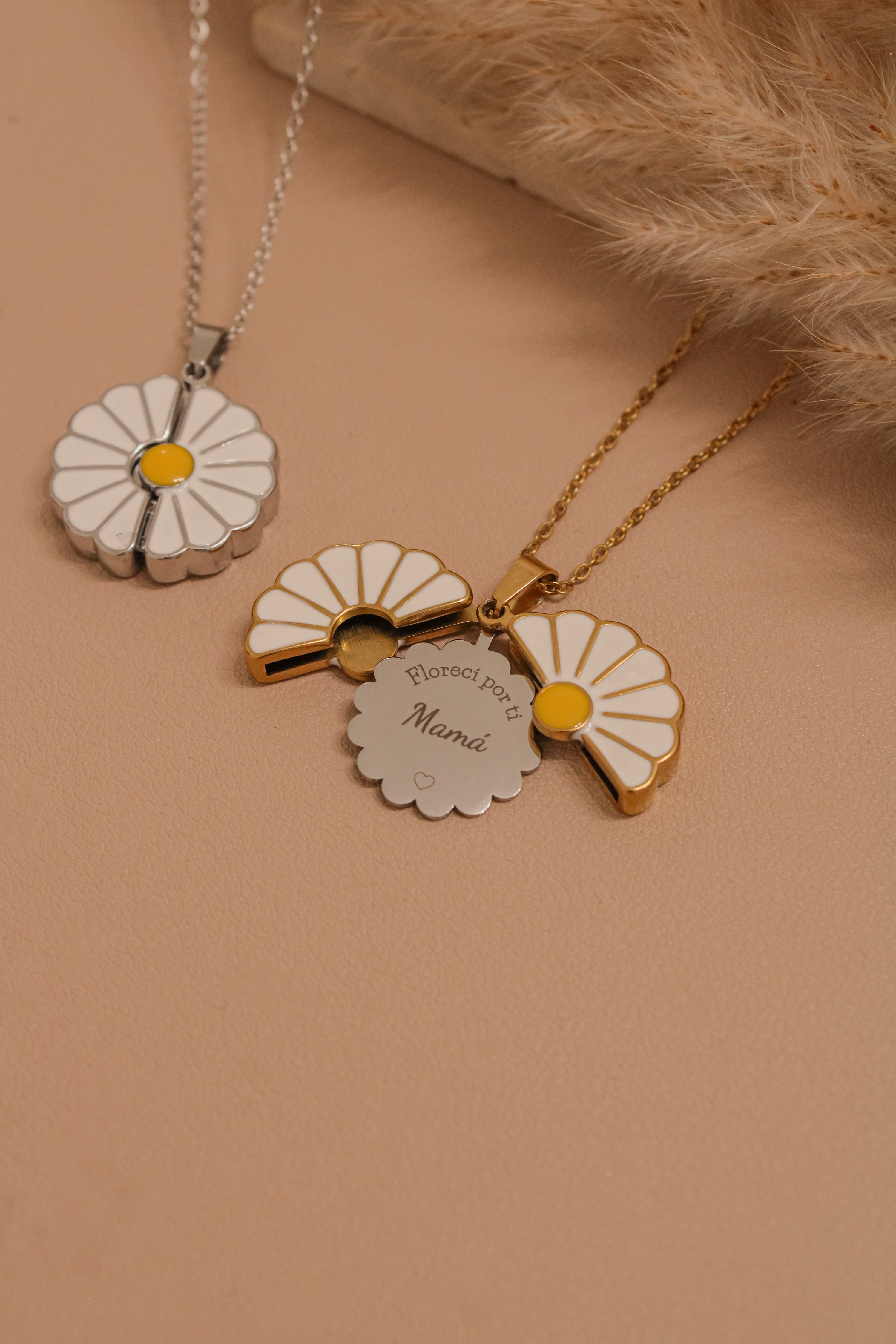 Flower Chain Engraved