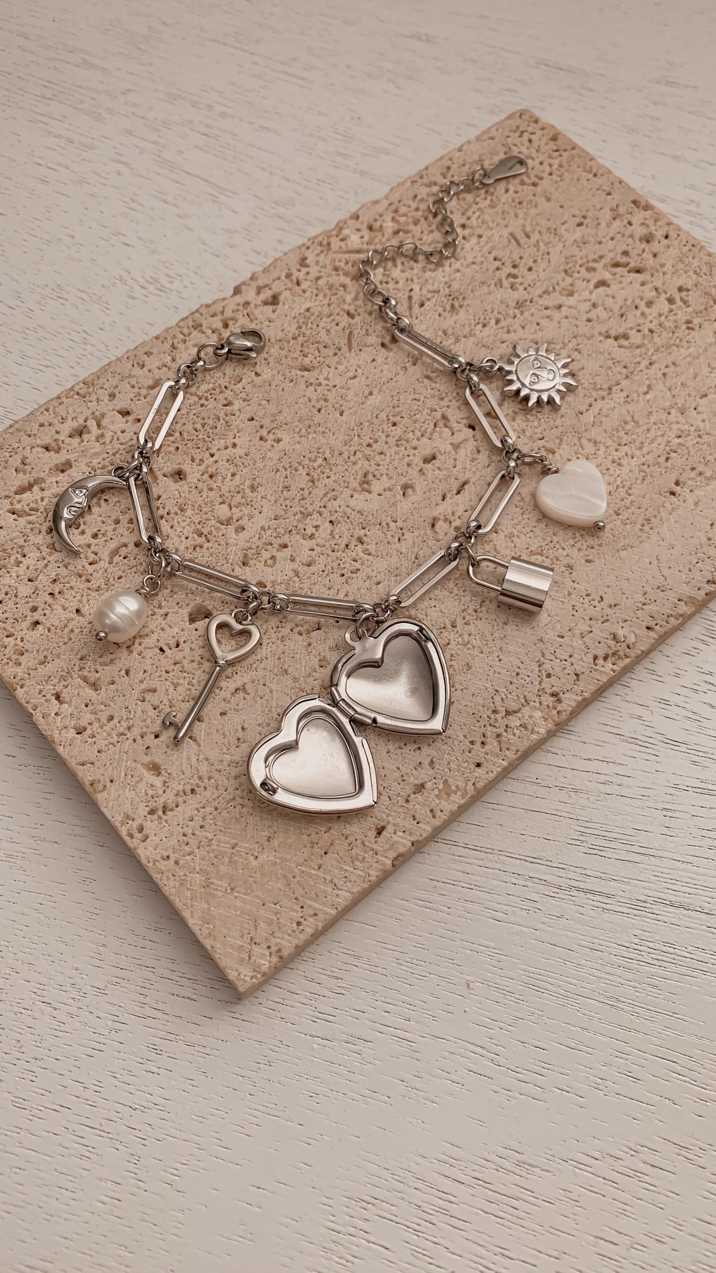 Corazon Guardado Bracelet